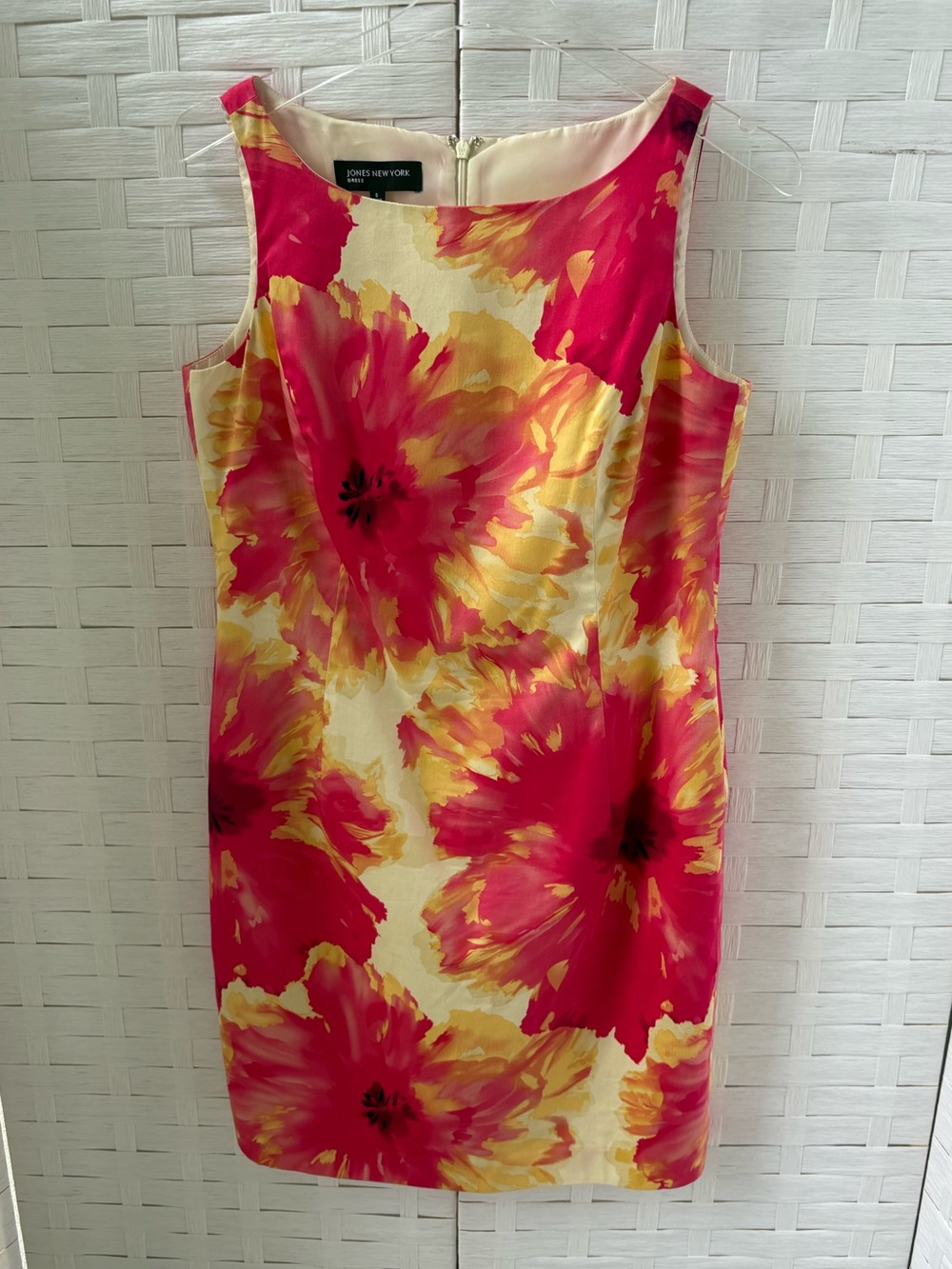 Jones New York Size 8 Bright Pink Yellow Floral Sheath Dress Sleeveless‎ Cruise